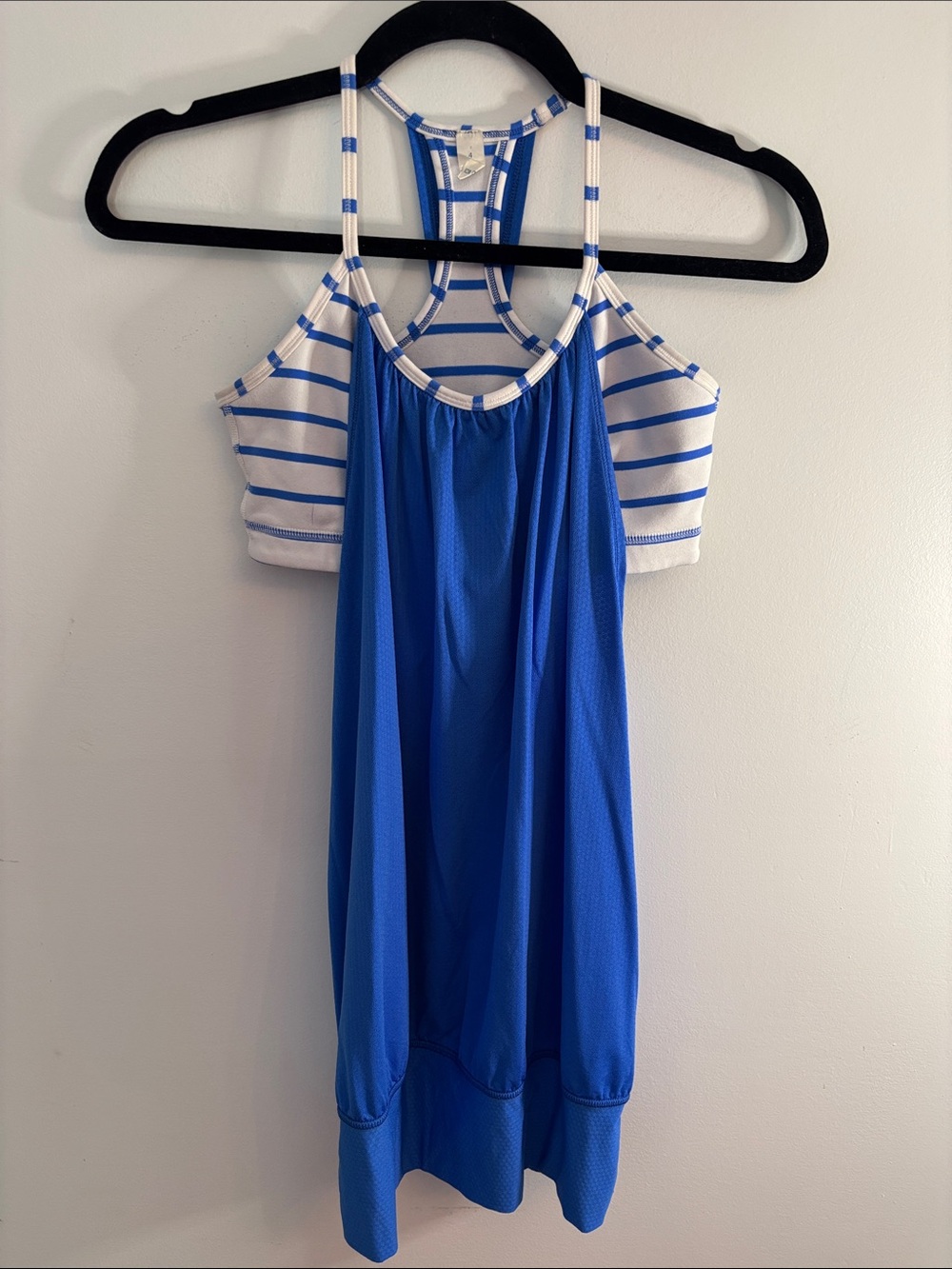 Lululemon No Limit bright blue tank